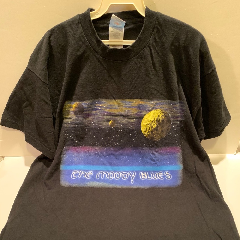 VINTAGE UNISEX THE MOODY BLUES TOUR T-SHIRT.